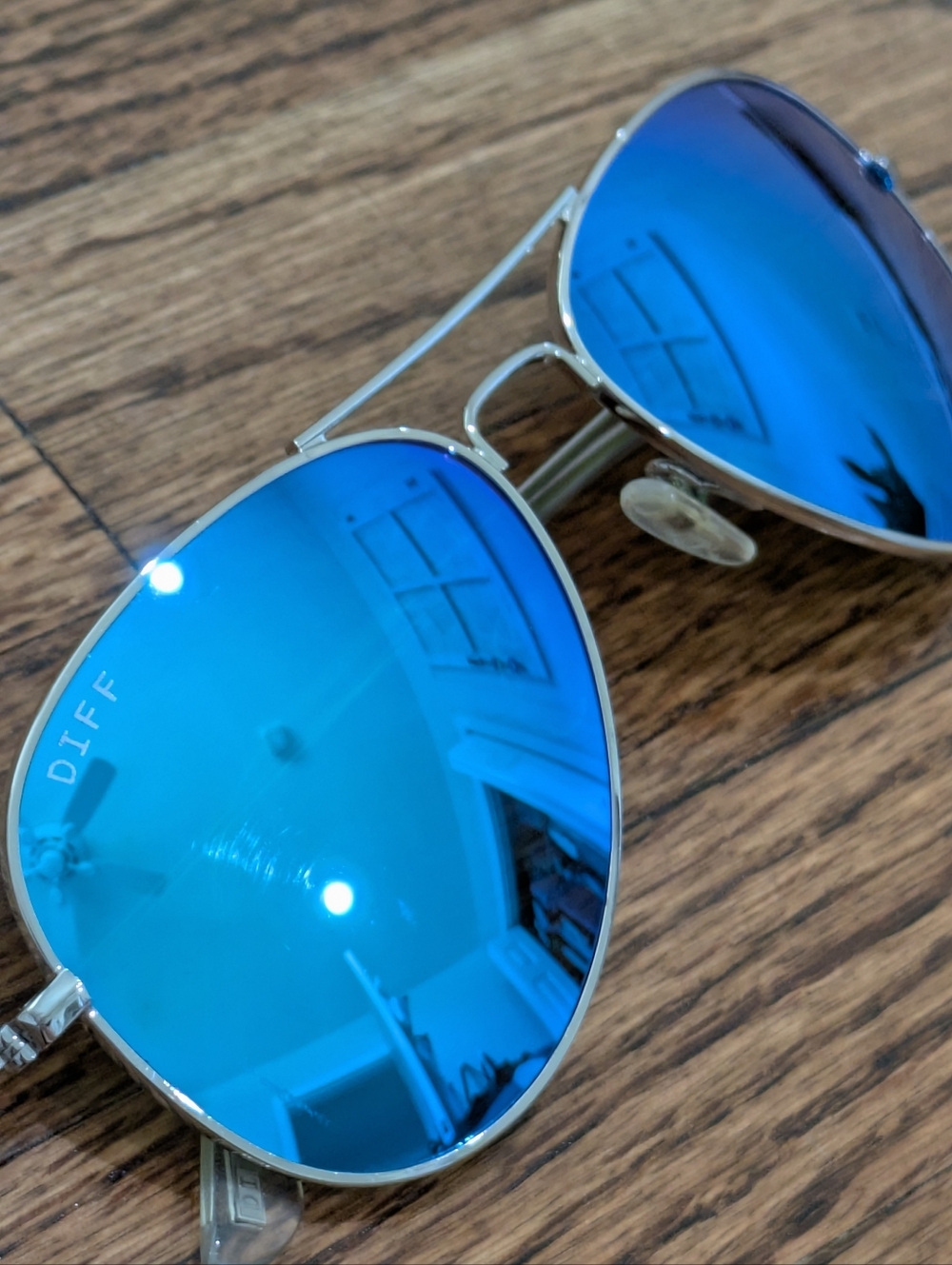 New! DIFF Cruz Gold + Blue Mirror Aviator Sunglasses - Picture 7 of 8
